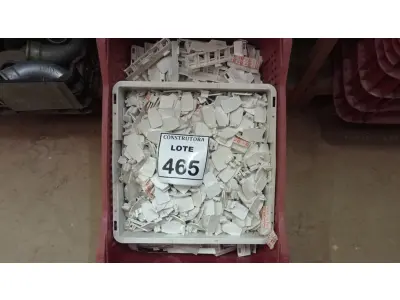 LOTE 465 - 01 CAIXA COM PEÇAS PLÁSTICAS PARA QUADROS ELÉTRICOS. (CAIXA ORGANIZADORA NAO INCLUSA) (NO ESTADO) ATENÇÃO! FAZER A VISITAÇÃO ANTES DE ARREMATAR, NÃO SABEMOS SE FUNCIONA, LEILÃO NÃO TEM GARANTIA E NEM DEVOLUÇÃO, SUJEITO A POSSÍVEIS AVARIAS VISÍVEIS/OCULTAS E/OU AUSÊNCIA DE COMPONENTES.