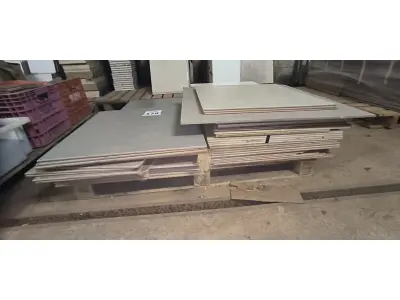 LOTE 179 - 01 LOTE COM PISOS DIVERSAS CORES E TAMANHOS. (NO ESTADO) ATENÇÃO! FAZER A VISITAÇÃO ANTES DE ARREMATAR, NÃO SABEMOS SE FUNCIONA, LEILÃO NÃO TEM GARANTIA E NEM DEVOLUÇÃO, SUJEITO A POSSÍVEIS AVARIAS VISÍVEIS/OCULTAS E/OU AUSÊNCIA DE COMPONENTES.