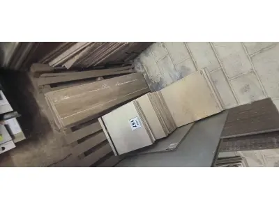 LOTE 157 - 01 LOTE COM PISOS E REVESTIMENTOS DE CORES E TAMANHOS DIVERSOS. (NO ESTADO) ATENÇÃO! FAZER A VISITAÇÃO ANTES DE ARREMATAR, NÃO SABEMOS SE FUNCIONA, LEILÃO NÃO TEM GARANTIA E NEM DEVOLUÇÃO, SUJEITO A POSSÍVEIS AVARIAS VISÍVEIS/OCULTAS E/OU AUSÊNCIA DE COMPONENTES.