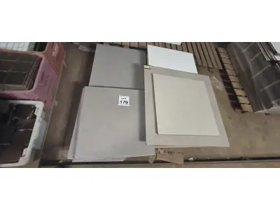 LOTE 179 - 01 LOTE COM PISOS DIVERSAS CORES E TAMANHOS. (NO ESTADO) ATENÇÃO! FAZER A VISITAÇÃO ANTES DE ARREMATAR, NÃO SABEMOS SE FUNCIONA, LEILÃO NÃO TEM GARANTIA E NEM DEVOLUÇÃO, SUJEITO A POSSÍVEIS AVARIAS VISÍVEIS/OCULTAS E/OU AUSÊNCIA DE COMPONENTES.