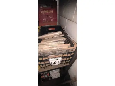 LOTE 301 - 01 LOTE COM TAMPAS DE QUADROS ELÉTRICOS DIVERSOS. (CAIXA ORGANIZADORA NAO INCLUSA) (NO ESTADO) ATENÇÃO! FAZER A VISITAÇÃO ANTES DE ARREMATAR, NÃO SABEMOS SE FUNCIONA, LEILÃO NÃO TEM GARANTIA E NEM DEVOLUÇÃO, SUJEITO A POSSÍVEIS AVARIAS VISÍVEIS/OCULTAS E/OU AUSÊNCIA DE COMPONENTES.