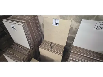 LOTE 170 - 01 LOTE COM PISOS 45X45CM. (NO ESTADO) ATENÇÃO! FAZER A VISITAÇÃO ANTES DE ARREMATAR, NÃO SABEMOS SE FUNCIONA, LEILÃO NÃO TEM GARANTIA E NEM DEVOLUÇÃO, SUJEITO A POSSÍVEIS AVARIAS VISÍVEIS/OCULTAS E/OU AUSÊNCIA DE COMPONENTES.