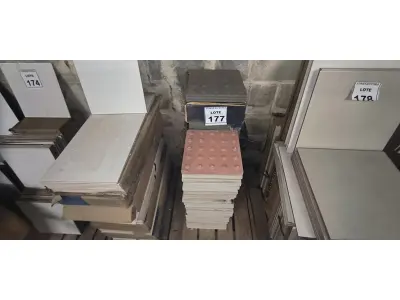 LOTE 177 - 01 LOTE COM PISOS TATIL DE ALERTA CINZA CLARO E CINZA ESCURO24,5X24,5CM. (NO ESTADO) ATENÇÃO! FAZER A VISITAÇÃO ANTES DE ARREMATAR, NÃO SABEMOS SE FUNCIONA, LEILÃO NÃO TEM GARANTIA E NEM DEVOLUÇÃO, SUJEITO A POSSÍVEIS AVARIAS VISÍVEIS/OCULTAS E/OU AUSÊNCIA DE COMPONENTES.