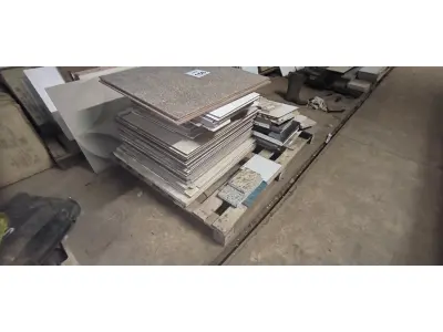 LOTE 156 - 01 LOTE COM PISOS E REVESTIMENTOS DIVERSOS TAMANHOS E CORES. (NO ESTADO) ATENÇÃO! FAZER A VISITAÇÃO ANTES DE ARREMATAR, NÃO SABEMOS SE FUNCIONA, LEILÃO NÃO TEM GARANTIA E NEM DEVOLUÇÃO, SUJEITO A POSSÍVEIS AVARIAS VISÍVEIS/OCULTAS E/OU AUSÊNCIA DE COMPONENTES.