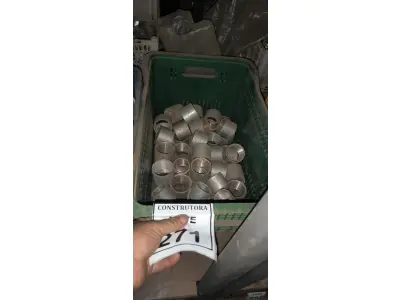 LOTE 271 - 01 LOTE COM LUVAS DE EMENDA ZINCADA 2”. (CAIXA ORGANIZADORA NAO INCLUSA) (NO ESTADO) ATENÇÃO! FAZER A VISITAÇÃO ANTES DE ARREMATAR, NÃO SABEMOS SE FUNCIONA, LEILÃO NÃO TEM GARANTIA E NEM DEVOLUÇÃO, SUJEITO A POSSÍVEIS AVARIAS VISÍVEIS/OCULTAS E/OU AUSÊNCIA DE COMPONENTES.