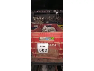 LOTE 300 - 01 LOTE COM REATORES ELETRÔNICOS AFC 2X32 E LUMINÁRIAS DIVERSAS. (CAIXA ORGANIZADORA NAO INCLUSA) (NO ESTADO) ATENÇÃO! FAZER A VISITAÇÃO ANTES DE ARREMATAR, NÃO SABEMOS SE FUNCIONA, LEILÃO NÃO TEM GARANTIA E NEM DEVOLUÇÃO, SUJEITO A POSSÍVEIS AVARIAS VISÍVEIS/OCULTAS E/OU AUSÊNCIA DE COMPONENTES.