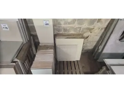 LOTE 180 - 01 LOTE COM REVESTIMENTOS DIVERSOS TAMANHO E CORES. (NO ESTADO) ATENÇÃO! FAZER A VISITAÇÃO ANTES DE ARREMATAR, NÃO SABEMOS SE FUNCIONA, LEILÃO NÃO TEM GARANTIA E NEM DEVOLUÇÃO, SUJEITO A POSSÍVEIS AVARIAS VISÍVEIS/OCULTAS E/OU AUSÊNCIA DE COMPONENTES.