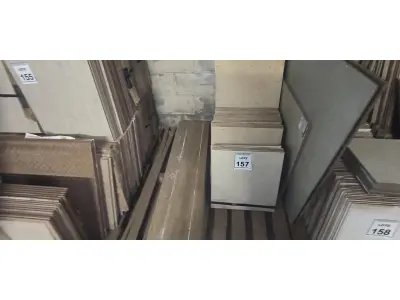 LOTE 157 - 01 LOTE COM PISOS E REVESTIMENTOS DE CORES E TAMANHOS DIVERSOS. (NO ESTADO) ATENÇÃO! FAZER A VISITAÇÃO ANTES DE ARREMATAR, NÃO SABEMOS SE FUNCIONA, LEILÃO NÃO TEM GARANTIA E NEM DEVOLUÇÃO, SUJEITO A POSSÍVEIS AVARIAS VISÍVEIS/OCULTAS E/OU AUSÊNCIA DE COMPONENTES.