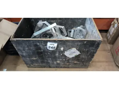 LOTE 245 - 01 LOTE COM ABRAÇADEIRAS DE ELETRODUTOS. (NO ESTADO) ATENÇÃO! FAZER A VISITAÇÃO ANTES DE ARREMATAR, NÃO SABEMOS SE FUNCIONA, LEILÃO NÃO TEM GARANTIA E NEM DEVOLUÇÃO, SUJEITO A POSSÍVEIS AVARIAS VISÍVEIS/OCULTAS E/OU AUSÊNCIA DE COMPONENTES.