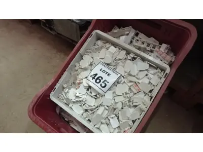 LOTE 465 - 01 CAIXA COM PEÇAS PLÁSTICAS PARA QUADROS ELÉTRICOS. (CAIXA ORGANIZADORA NAO INCLUSA) (NO ESTADO) ATENÇÃO! FAZER A VISITAÇÃO ANTES DE ARREMATAR, NÃO SABEMOS SE FUNCIONA, LEILÃO NÃO TEM GARANTIA E NEM DEVOLUÇÃO, SUJEITO A POSSÍVEIS AVARIAS VISÍVEIS/OCULTAS E/OU AUSÊNCIA DE COMPONENTES.