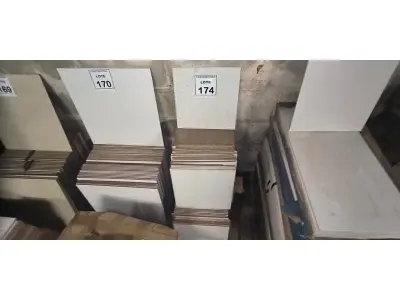 LOTE 174 - 01 LOTE COM APROXIMADAMENTE 5 CAIXAS DE REVERTIMENTOS 30X30CM. (NO ESTADO) ATENÇÃO! FAZER A VISITAÇÃO ANTES DE ARREMATAR, NÃO SABEMOS SE FUNCIONA, LEILÃO NÃO TEM GARANTIA E NEM DEVOLUÇÃO, SUJEITO A POSSÍVEIS AVARIAS VISÍVEIS/OCULTAS E/OU AUSÊNCIA DE COMPONENTES.