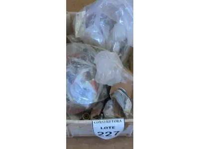 LOTE 227 - 01 LOTE COM PORCAS,ARRUELAS E LUVAS PARA ELETRODUTOS. (CAIXA ORGANIZADORA NAO INCLUSA) (NO ESTADO) ATENÇÃO! FAZER A VISITAÇÃO ANTES DE ARREMATAR, NÃO SABEMOS SE FUNCIONA, LEILÃO NÃO TEM GARANTIA E NEM DEVOLUÇÃO, SUJEITO A POSSÍVEIS AVARIAS VISÍVEIS/OCULTAS E/OU AUSÊNCIA DE COMPONENTES.