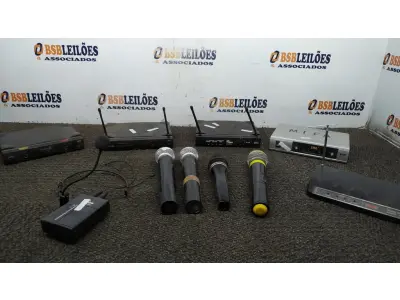 LOTE 019 - 03 MICROFONES E 05 RECEPTORES DE MARCAS E MODELOS DIVERSOS. (NO ESTADO) ATENÇÃO! FAZER A VISITAÇÃO ANTES DE ARREMATAR, NÃO SABEMOS SE FUNCIONA, LEILÃO NÃO TEM GARANTIA E NEM DEVOLUÇÃO, SUJEITO A POSSÍVEIS AVARIAS VISÍVEIS/OCULTAS E/OU AUSÊNCIA DE COMPONENTES.