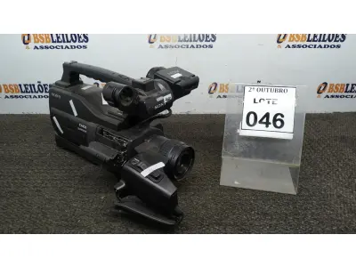 LOTE 046 - 01 FILMADORA MODELO CMOS MARCA SONY COM AVARIAS. (NO ESTADO) ATENÇÃO! FAZER A VISITAÇÃO ANTES DE ARREMATAR, NÃO SABEMOS SE FUNCIONA, LEILÃO NÃO TEM GARANTIA E NEM DEVOLUÇÃO, SUJEITO A POSSÍVEIS AVARIAS VISÍVEIS/OCULTAS E/OU AUSÊNCIA DE COMPONENTES.
