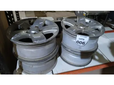 LOTE 006 - 04 RODAS DE CARRO MITSUBISHI ARO 16 5X114. (NO ESTADO) ATENÇÃO! FAZER A VISITAÇÃO ANTES DE ARREMATAR, NÃO SABEMOS SE FUNCIONA, LEILÃO NÃO TEM GARANTIA E NEM DEVOLUÇÃO, SUJEITO A POSSÍVEIS AVARIAS VISÍVEIS/OCULTAS E/OU AUSÊNCIA DE COMPONENTES.