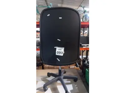 LOTE 093 - 01 CADEIRA DE ESCRITÓRIO COM RODINHAS. (NO ESTADO) ATENÇÃO! FAZER A VISITAÇÃO ANTES DE ARREMATAR, NÃO SABEMOS SE FUNCIONA, LEILÃO NÃO TEM GARANTIA E NEM DEVOLUÇÃO, SUJEITO A POSSÍVEIS AVARIAS VISÍVEIS/OCULTAS E/OU AUSÊNCIA DE COMPONENTES.