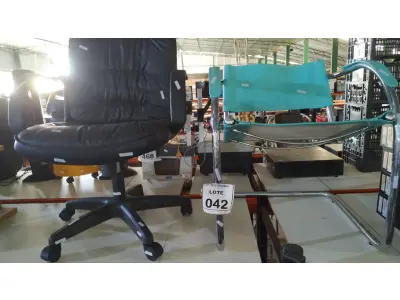 LOTE 042 - 01 CADEIRA DE ESCRITÓRIO E 01 CADEIRA CROMADA FIXA. (NO ESTADO) ATENÇÃO! FAZER A VISITAÇÃO ANTES DE ARREMATAR, NÃO SABEMOS SE FUNCIONA, LEILÃO NÃO TEM GARANTIA E NEM DEVOLUÇÃO, SUJEITO A POSSÍVEIS AVARIAS VISÍVEIS/OCULTAS E/OU AUSÊNCIA DE COMPONENTES.