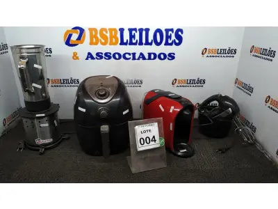 LOTE 004 - 01 LIQUIDIFICADOR INDUSTRIAL, 01 AIR FRYER MARCA PHILCO, 01 BATEDEIRA MARCA MONDIAL E 01 CAFETEIRA. (NO ESTADO) ATENÇÃO! FAZER A VISITAÇÃO ANTES DE ARREMATAR, NÃO SABEMOS SE FUNCIONA, LEILÃO NÃO TEM GARANTIA E NEM DEVOLUÇÃO, SUJEITO A POSSÍVEIS AVARIAS VISÍVEIS/OCULTAS E/OU AUSÊNCIA DE COMPONENTES.