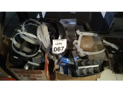 LOTE 067 - 01 LOTE COM GRANDE QUANTIDADE DE MÁSCARAS DESCARTÁVEIS, SUPORTES PARA CANETAS, PROTETORES FACIAIS, GRAMPOS E PERIFÉRICOS DIVERSOS. (NO ESTADO) ATENÇÃO! FAZER A VISITAÇÃO ANTES DE ARREMATAR, NÃO SABEMOS SE FUNCIONA, LEILÃO NÃO TEM GARANTIA E NEM DEVOLUÇÃO, SUJEITO A POSSÍVEIS AVARIAS VISÍVEIS/OCULTAS E/OU AUSÊNCIA DE COMPONENTES.