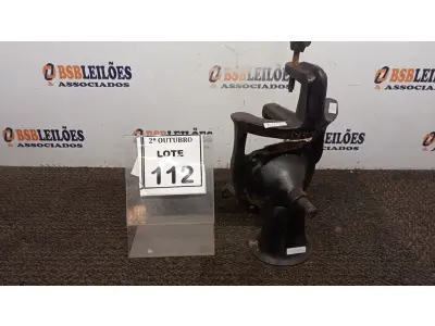 LOTE 112 - 01 MOEDOR DE GRÃOS MANUAL. (NO ESTADO) ATENÇÃO! FAZER A VISITAÇÃO ANTES DE ARREMATAR, NÃO SABEMOS SE FUNCIONA, LEILÃO NÃO TEM GARANTIA E NEM DEVOLUÇÃO, SUJEITO A POSSÍVEIS AVARIAS VISÍVEIS/OCULTAS E/OU AUSÊNCIA DE COMPONENTES.