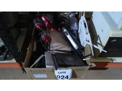 LOTE 024 - 01 LOTE COM VÁRIOS ROTEADORES, ESCOVAS DE CABELO ELÉTRICA, CHAPINHA DE CABELO E ELETRÔNICOS DIVERSOS. (NO ESTADO) ATENÇÃO! FAZER A VISITAÇÃO ANTES DE ARREMATAR, NÃO SABEMOS SE FUNCIONA, LEILÃO NÃO TEM GARANTIA E NEM DEVOLUÇÃO, SUJEITO A POSSÍVEIS AVARIAS VISÍVEIS/OCULTAS E/OU AUSÊNCIA DE COMPONENTES.