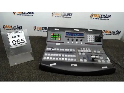 LOTE 065 - 01 PAINEL DE CONTROLE ATEM 1 M/5 BRODCAST PANEL. (NO ESTADO) ATENÇÃO! FAZER A VISITAÇÃO ANTES DE ARREMATAR, NÃO SABEMOS SE FUNCIONA, LEILÃO NÃO TEM GARANTIA E NEM DEVOLUÇÃO, SUJEITO A POSSÍVEIS AVARIAS VISÍVEIS/OCULTAS E/OU AUSÊNCIA DE COMPONENTES.