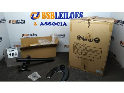 LOTE 186 - 01 CAIXA COM 06 SUPORTES PARA MONITORES MARCA DATEN. (NO ESTADO) ATENÇÃO! FAZER A VISITAÇÃO ANTES DE ARREMATAR, NÃO SABEMOS SE FUNCIONA, LEILÃO NÃO TEM GARANTIA E NEM DEVOLUÇÃO, SUJEITO A POSSÍVEIS AVARIAS VISÍVEIS/OCULTAS E/OU AUSÊNCIA DE COMPONENTES.