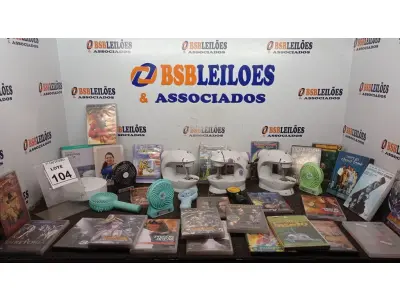 LOTE 104 - 03 MÁQUINAS DE COSTURA A PILHA, VÁRIOS VENTILADORES DE MÃO, 01 ASPIRADOR ROBÔ E GRANDE QUANTIDADE DE DE DVD. (NO ESTADO) ATENÇÃO! FAZER A VISITAÇÃO ANTES DE ARREMATAR, NÃO SABEMOS SE FUNCIONA, LEILÃO NÃO TEM GARANTIA E NEM DEVOLUÇÃO, SUJEITO A POSSÍVEIS AVARIAS VISÍVEIS/OCULTAS E/OU AUSÊNCIA DE COMPONENTES.