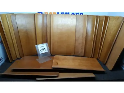 LOTE 085 - 20 PLACAS DE MADEIRA. (NO ESTADO) ATENÇÃO! FAZER A VISITAÇÃO ANTES DE ARREMATAR, NÃO SABEMOS SE FUNCIONA, LEILÃO NÃO TEM GARANTIA E NEM DEVOLUÇÃO, SUJEITO A POSSÍVEIS AVARIAS VISÍVEIS/OCULTAS E/OU AUSÊNCIA DE COMPONENTES.