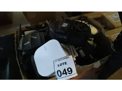 LOTE 049 - 01 LOTE COM GRANDE QUANTIDADE ROTEADORES, 01 ASPIRADOR ROBÔ E PERIFÉRICOS DIVERSOS. (NO ESTADO) ATENÇÃO! FAZER A VISITAÇÃO ANTES DE ARREMATAR, NÃO SABEMOS SE FUNCIONA, LEILÃO NÃO TEM GARANTIA E NEM DEVOLUÇÃO, SUJEITO A POSSÍVEIS AVARIAS VISÍVEIS/OCULTAS E/OU AUSÊNCIA DE COMPONENTES.
