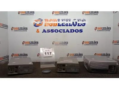 LOTE 117 - 03 PROJETORES MARCAS INFOCUS E SANYO. (NO ESTADO) ATENÇÃO! FAZER A VISITAÇÃO ANTES DE ARREMATAR, NÃO SABEMOS SE FUNCIONA, LEILÃO NÃO TEM GARANTIA E NEM DEVOLUÇÃO, SUJEITO A POSSÍVEIS AVARIAS VISÍVEIS/OCULTAS E/OU AUSÊNCIA DE COMPONENTES.