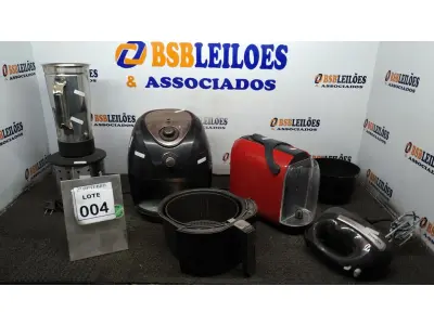 LOTE 004 - 01 LIQUIDIFICADOR INDUSTRIAL, 01 AIR FRYER MARCA PHILCO, 01 BATEDEIRA MARCA MONDIAL E 01 CAFETEIRA. (NO ESTADO) ATENÇÃO! FAZER A VISITAÇÃO ANTES DE ARREMATAR, NÃO SABEMOS SE FUNCIONA, LEILÃO NÃO TEM GARANTIA E NEM DEVOLUÇÃO, SUJEITO A POSSÍVEIS AVARIAS VISÍVEIS/OCULTAS E/OU AUSÊNCIA DE COMPONENTES.