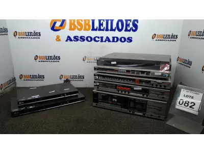 LOTE 082 - 02 APARELHOS DE DVD MARCA LG, 01 TERMINAL DE COMUNICAÇÃO MARCA SONY, 01 TOCA VINIL MARCA PHILIPS, 01 RECEIVER FR 210 MARCA PHILIPS E 01 TOCA FITAS FC 210 MARCA PHILIPS. (NO ESTADO) ATENÇÃO! FAZER A VISITAÇÃO ANTES DE ARREMATAR, NÃO SABEMOS SE FUNCIONA, LEILÃO NÃO TEM GARANTIA E NEM DEVOLUÇÃO, SUJEITO A POSSÍVEIS AVARIAS VISÍVEIS/OCULTAS E/OU AUSÊNCIA DE COMPONENTES.