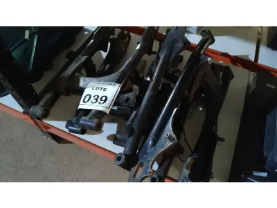 LOTE 039 - 01 LOTE COM VÁRIAS BALANÇAS GARFO DE MOTO. (NO ESTADO) ATENÇÃO! FAZER A VISITAÇÃO ANTES DE ARREMATAR, NÃO SABEMOS SE FUNCIONA, LEILÃO NÃO TEM GARANTIA E NEM DEVOLUÇÃO, SUJEITO A POSSÍVEIS AVARIAS VISÍVEIS/OCULTAS E/OU AUSÊNCIA DE COMPONENTES.