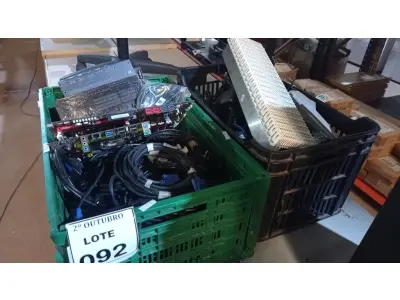 LOTE 092 - 01 LOTE COM VÁRIOS APARELHOS DE TELEFONE, PLACAS MÃE E GRANDE QUANTIDADE DE CABOS DIVERSOS. (NO ESTADO) ATENÇÃO! FAZER A VISITAÇÃO ANTES DE ARREMATAR, NÃO SABEMOS SE FUNCIONA, LEILÃO NÃO TEM GARANTIA E NEM DEVOLUÇÃO, SUJEITO A POSSÍVEIS AVARIAS VISÍVEIS/OCULTAS E/OU AUSÊNCIA DE COMPONENTES.