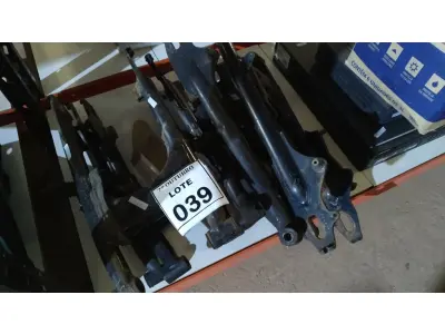 LOTE 039 - 01 LOTE COM VÁRIAS BALANÇAS GARFO DE MOTO. (NO ESTADO) ATENÇÃO! FAZER A VISITAÇÃO ANTES DE ARREMATAR, NÃO SABEMOS SE FUNCIONA, LEILÃO NÃO TEM GARANTIA E NEM DEVOLUÇÃO, SUJEITO A POSSÍVEIS AVARIAS VISÍVEIS/OCULTAS E/OU AUSÊNCIA DE COMPONENTES.