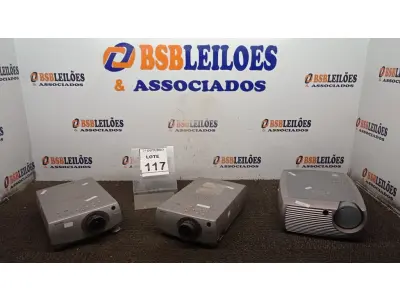 LOTE 117 - 03 PROJETORES MARCAS INFOCUS E SANYO. (NO ESTADO) ATENÇÃO! FAZER A VISITAÇÃO ANTES DE ARREMATAR, NÃO SABEMOS SE FUNCIONA, LEILÃO NÃO TEM GARANTIA E NEM DEVOLUÇÃO, SUJEITO A POSSÍVEIS AVARIAS VISÍVEIS/OCULTAS E/OU AUSÊNCIA DE COMPONENTES.