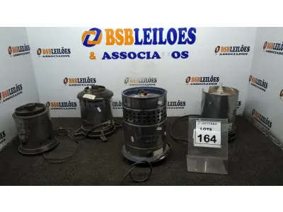 LOTE 164 - 04 BASES DE LIQUIDIFICADOR INDUSTRIAL MARCAS DIVERSAS. (NO ESTADO) ATENÇÃO! FAZER A VISITAÇÃO ANTES DE ARREMATAR, NÃO SABEMOS SE FUNCIONA, LEILÃO NÃO TEM GARANTIA E NEM DEVOLUÇÃO, SUJEITO A POSSÍVEIS AVARIAS VISÍVEIS/OCULTAS E/OU AUSÊNCIA DE COMPONENTES.