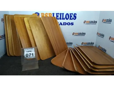 LOTE 071 - 20 PEÇAS DE MADEIRA. (NO ESTADO) ATENÇÃO! FAZER A VISITAÇÃO ANTES DE ARREMATAR, NÃO SABEMOS SE FUNCIONA, LEILÃO NÃO TEM GARANTIA E NEM DEVOLUÇÃO, SUJEITO A POSSÍVEIS AVARIAS VISÍVEIS/OCULTAS E/OU AUSÊNCIA DE COMPONENTES.