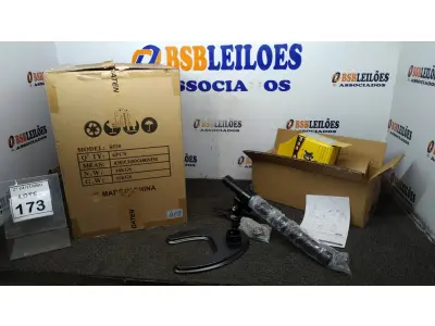 LOTE 173 - 01 CAIXA COM 06 SUPORTES PARA MONITORES MARCA DATEN. (NO ESTADO) ATENÇÃO! FAZER A VISITAÇÃO ANTES DE ARREMATAR, NÃO SABEMOS SE FUNCIONA, LEILÃO NÃO TEM GARANTIA E NEM DEVOLUÇÃO, SUJEITO A POSSÍVEIS AVARIAS VISÍVEIS/OCULTAS E/OU AUSÊNCIA DE COMPONENTES.