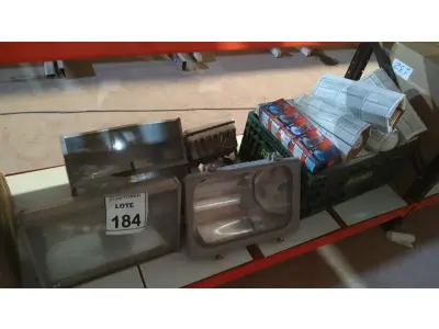 LOTE 184 - 04 REFLETORES E 01 CAIXA COM GRANDE QUANTIDADE DE LÂMPADAS DE MARCAS E MODELOS DIVERSOS. (NO ESTADO) ATENÇÃO! FAZER A VISITAÇÃO ANTES DE ARREMATAR, NÃO SABEMOS SE FUNCIONA, LEILÃO NÃO TEM GARANTIA E NEM DEVOLUÇÃO, SUJEITO A POSSÍVEIS AVARIAS VISÍVEIS/OCULTAS E/OU AUSÊNCIA DE COMPONENTES.