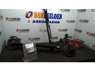 LOTE 007 - 01 PATINETE COM AVARIAS E 01 MACACO HIDRÁULICO. (NO ESTADO) ATENÇÃO! FAZER A VISITAÇÃO ANTES DE ARREMATAR, NÃO SABEMOS SE FUNCIONA, LEILÃO NÃO TEM GARANTIA E NEM DEVOLUÇÃO, SUJEITO A POSSÍVEIS AVARIAS VISÍVEIS/OCULTAS E/OU AUSÊNCIA DE COMPONENTES.