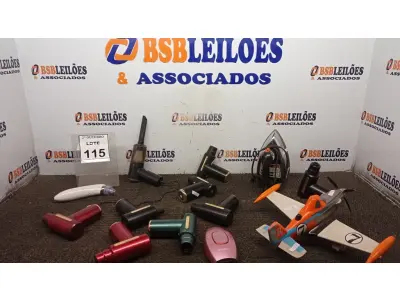 LOTE 115 - 01 LOTE COM VÁRIOS MASSAGEADORES, 01 FERRO DE PASSAR 01 AVIÃO DE BRINQUEDO. (NO ESTADO) ATENÇÃO! FAZER A VISITAÇÃO ANTES DE ARREMATAR, NÃO SABEMOS SE FUNCIONA, LEILÃO NÃO TEM GARANTIA E NEM DEVOLUÇÃO, SUJEITO A POSSÍVEIS AVARIAS VISÍVEIS/OCULTAS E/OU AUSÊNCIA DE COMPONENTES.