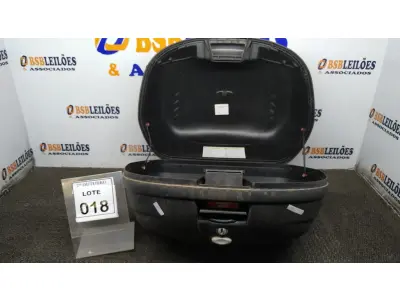 LOTE 018 - 01 BAÚ PARA MOTO MARCA GIVI. (NO ESTADO) ATENÇÃO! FAZER A VISITAÇÃO ANTES DE ARREMATAR, NÃO SABEMOS SE FUNCIONA, LEILÃO NÃO TEM GARANTIA E NEM DEVOLUÇÃO, SUJEITO A POSSÍVEIS AVARIAS VISÍVEIS/OCULTAS E/OU AUSÊNCIA DE COMPONENTES.