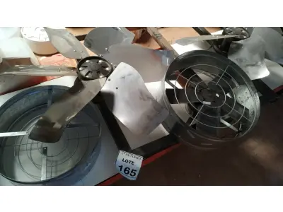 LOTE 165 - 01 EXAUSTOR E 02 HÉLICES COM BASE. (NO ESTADO) ATENÇÃO! FAZER A VISITAÇÃO ANTES DE ARREMATAR, NÃO SABEMOS SE FUNCIONA, LEILÃO NÃO TEM GARANTIA E NEM DEVOLUÇÃO, SUJEITO A POSSÍVEIS AVARIAS VISÍVEIS/OCULTAS E/OU AUSÊNCIA DE COMPONENTES.