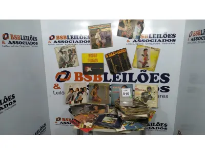 LOTE 010 - 01 LOTE COM GRANDE QUANTIDADE DE DISCOS DE VINIL. (NO ESTADO) ATENÇÃO! FAZER A VISITAÇÃO ANTES DE ARREMATAR, NÃO SABEMOS SE FUNCIONA, LEILÃO NÃO TEM GARANTIA E NEM DEVOLUÇÃO, SUJEITO A POSSÍVEIS AVARIAS VISÍVEIS/OCULTAS E/OU AUSÊNCIA DE COMPONENTES.