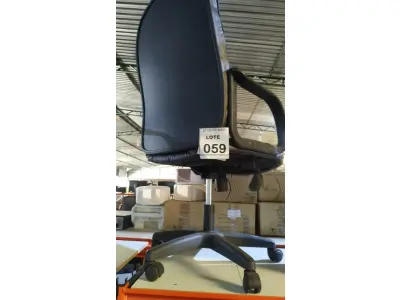 LOTE 059 - 01 CADEIRA DE ESCRITÓRIO. (NO ESTADO) ATENÇÃO! FAZER A VISITAÇÃO ANTES DE ARREMATAR, NÃO SABEMOS SE FUNCIONA, LEILÃO NÃO TEM GARANTIA E NEM DEVOLUÇÃO, SUJEITO A POSSÍVEIS AVARIAS VISÍVEIS/OCULTAS E/OU AUSÊNCIA DE COMPONENTES.