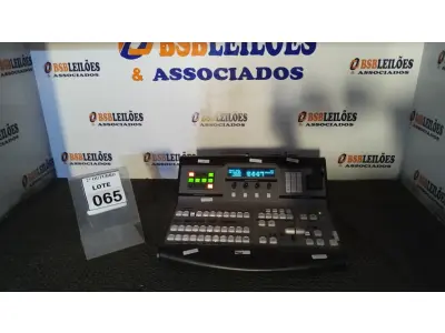 LOTE 065 - 01 PAINEL DE CONTROLE ATEM 1 M/5 BRODCAST PANEL. (NO ESTADO) ATENÇÃO! FAZER A VISITAÇÃO ANTES DE ARREMATAR, NÃO SABEMOS SE FUNCIONA, LEILÃO NÃO TEM GARANTIA E NEM DEVOLUÇÃO, SUJEITO A POSSÍVEIS AVARIAS VISÍVEIS/OCULTAS E/OU AUSÊNCIA DE COMPONENTES.