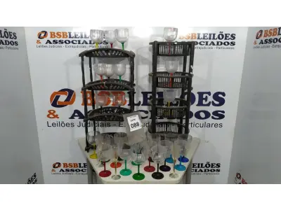 LOTE 088 - 01 LOTE COM VÁRIAS TAÇAS DE PLÁSTICO, FRUTEIRAS E UTENSÍLIOS DE COZINHA DIVERSOS. (NO ESTADO) ATENÇÃO! FAZER A VISITAÇÃO ANTES DE ARREMATAR, NÃO SABEMOS SE FUNCIONA, LEILÃO NÃO TEM GARANTIA E NEM DEVOLUÇÃO, SUJEITO A POSSÍVEIS AVARIAS VISÍVEIS/OCULTAS E/OU AUSÊNCIA DE COMPONENTES.