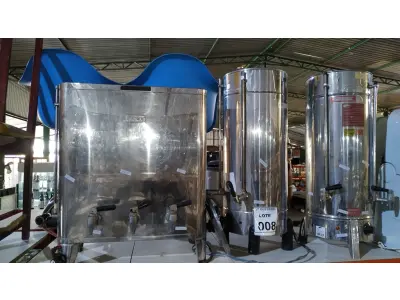 LOTE 008 - 03 CAFETEIRAS INDUSTRIAIS EM INOX COM AVARIAS. (NO ESTADO) ATENÇÃO! FAZER A VISITAÇÃO ANTES DE ARREMATAR, NÃO SABEMOS SE FUNCIONA, LEILÃO NÃO TEM GARANTIA E NEM DEVOLUÇÃO, SUJEITO A POSSÍVEIS AVARIAS VISÍVEIS/OCULTAS E/OU AUSÊNCIA DE COMPONENTES.